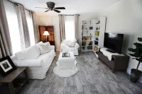 Historic District Bungalow - Easy Walk to Downtown - Homestays