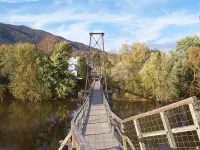 Quaint Historic Log Cabin Overlooking The James River. Hotels in Botetourt County