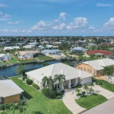 RUM CAY GETAWAY: South facing waterfront home, private pool/spa, bar, and dock.