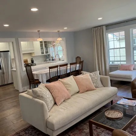 6-bdrm house, complete renovation, 1 mile from historic downtown, quilt museum