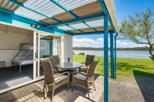 Waitangi Holiday Park - parking