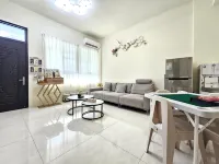 Jung House - pet friendly