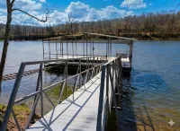 Rim Shoals River Cabin - private boat dock, walk-in fishing access sleeps 14