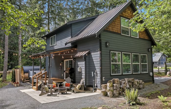 Boots Off, Sauna on-Hot Tub- Firepit- 5 mi to Mt Rainier National Park