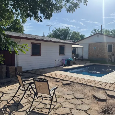 Quaint Styled House, Bluebonnet Capital, Epicenter of Highland Lakes areas.