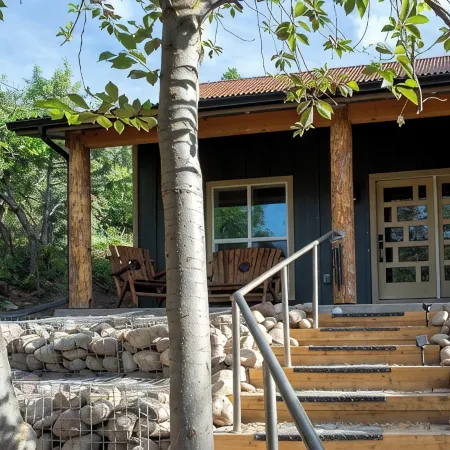 Cozy Cabin Between Town and Public Land, with Beautiful Views!