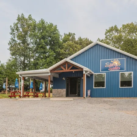 Cheerful 4 bedroom cottage on Kentucky lake