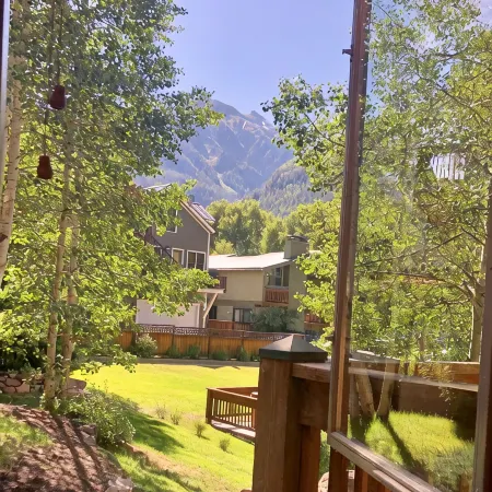 Romantic Downtown Telluride Studio Loft, Mountain Rustic Decor