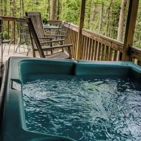 Peaceful cabin in the mountains /w hot tub