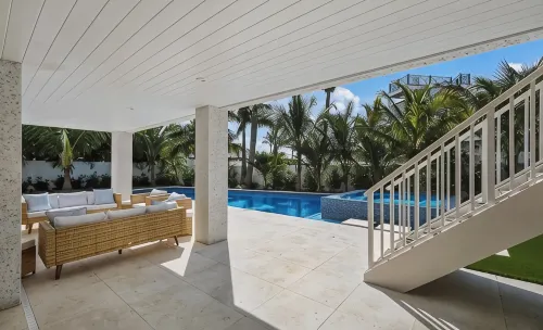 New Beach House! Hot Tub and Heated Pool!