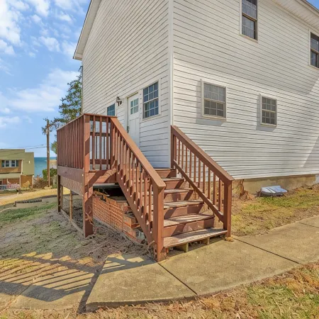 Kick back and enjoy the Chesapeake & this 3-bedroom, relaxing, stylish space.