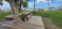 Riverfront Oasis - Family Friendly - Homestays