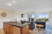 Prime Beach Front Ocean Views - 30 Second Walk to Beach! - 4-Star
