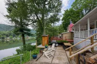 Lakefront Cottage on Moon Lake