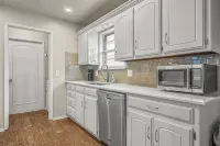 Charming 3-bedroom house central to everything in Edmond and handy to OKC - 3-Star