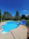 Nautical Splash Pad, Spacious Home, Private Pool & Cedar Hot Tub. -  Habitaciones en casas particulares