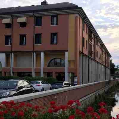 Hotel Roxy Plaza Hotel Exterior