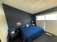 Stunning Views! 2 King Bdrms w Private Bathrooms. Walk to Lake Michigan Beach!