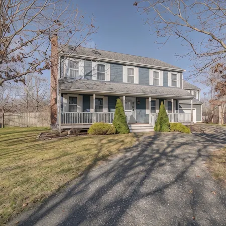 Spacious home for entertaining, centrally located to beach, ferry, and airport.