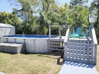 Beautiful 3 BR Home|Saltwater Pool|Fenced Yard|8 Min to Weeki Wachee River - Pools