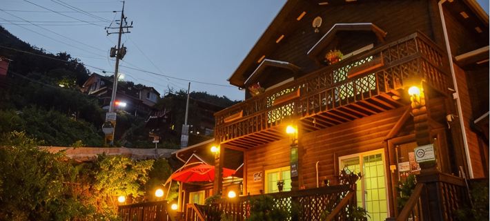 Gurye Solbachi Boineun Punggyeong Pension Hotels in Gurye