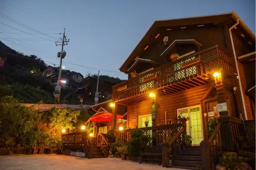 Gurye Solbachi Boineun Punggyeong Pension - 2 Sao