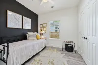Cozy Cottage: Steps from LSU & Minutes to Downtown - 4-Star