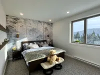 Luxury Alpine Retreat - Hot Tub & Sauna - Sleeps 16 - Cliffhanger Chalet