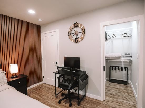 Rooftop Lake Union & Skyline Views -- New Eco Home in Wallingford