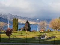 Lake View Condo across from the Public Park and Beach, Downtown Chelan! - Pools