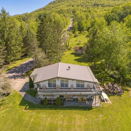 Hog Mountain Chalet • Hot Tub • Near Belleayre