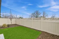Modern Meridian Retreat - Spacious 4 Bedroom - Walkable Downtown