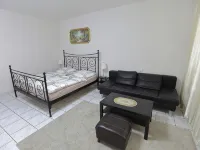 City Apartment 1 - Located directly in the pedestrian zone and Brühl Palace Park Hotels in Brühl (NW)