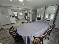 Spacious, Newly Renovated Home in a Quiet Neighborhood - 무료 와이파이
