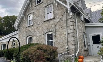 Beautiful 1 Bedroom, 1 Bathroom in Medford with WiFi and AC