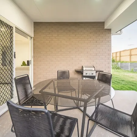 Bellevue 2024 Newly Built Home - 4 Bedroom 2 Bathroom with BBQ near Ipswich