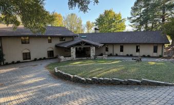 7 Br Lake Barkley Estate - Perfect for Family Gatherings, Reunions & Retreats