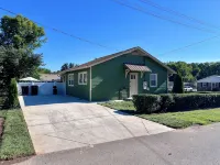 Luxury 3 BR/1 BA Home 3 Minutes to Downtown Murfreesboro & 5 Minutes to MTSU - Bungalows