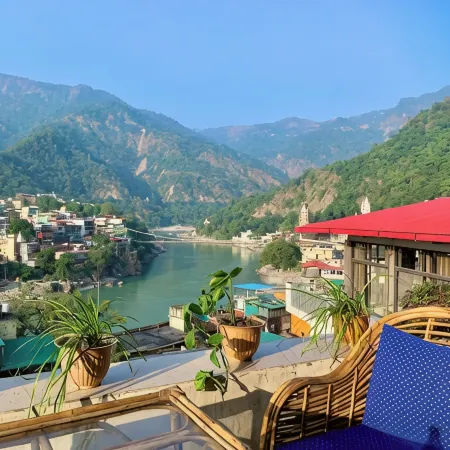 Skyard Hostel & Homestay- Harsil Valley