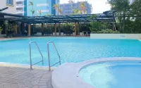 Menara Peninsula Hotel - Pools