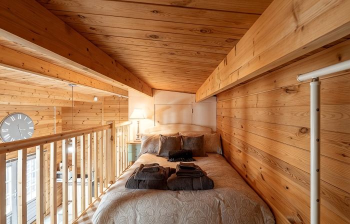 Walliswood Lodge - Rural Retreat - Newly converted, Wood Burner, Air Con, wi-fi