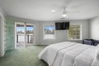 Waterfront perfection with multiple bedrooms & bathrooms - 5000 sf - 4-Star