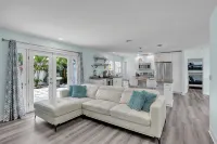 Lux pool home 10 minutes from Siesta Key and Downtown Sarasota! - مسبح خاص