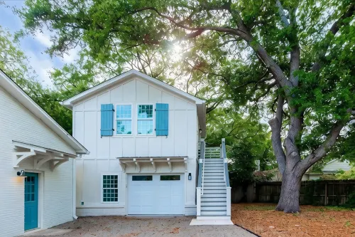 1 Bedroom Coastal Retreat in the Heart of Mount Pleasant - Homestays