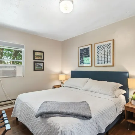 Private full-floor upstairs 2 bedroom apartment @13th & Grand