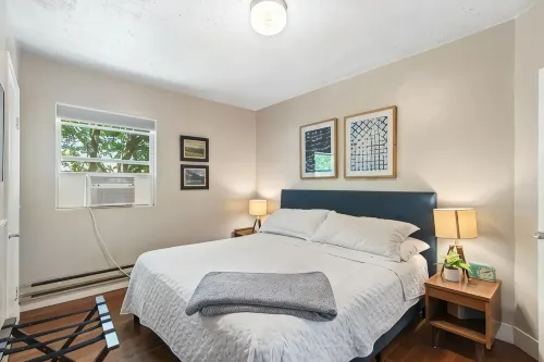 Private full-floor upstairs 2 bedroom apartment @13th & Grand
