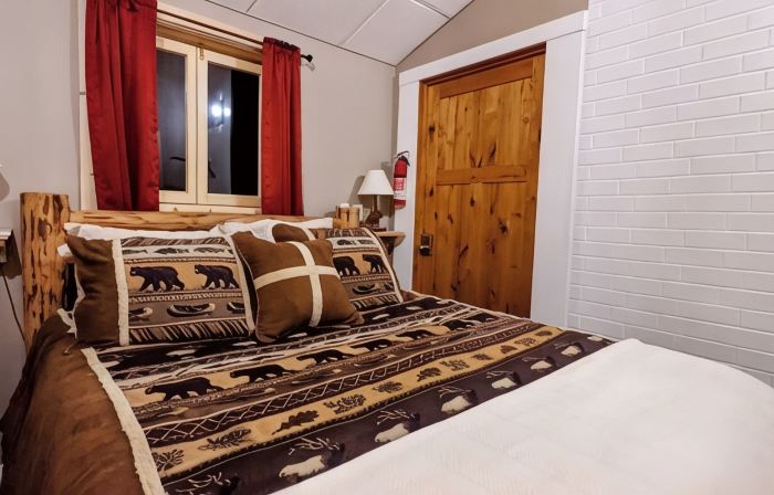Cozy Charming Convenient Lake Street Retreat