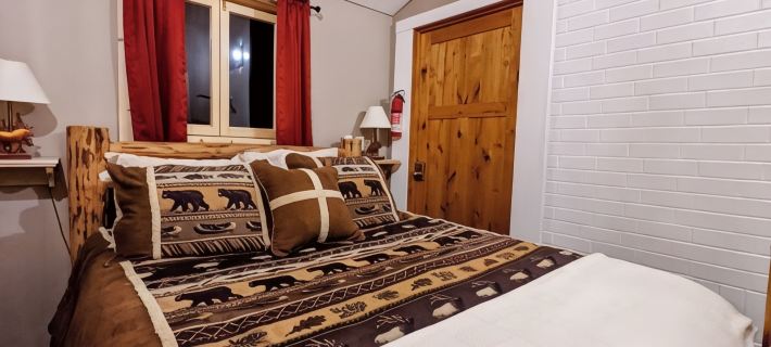 Cozy Charming Convenient Lake Street Retreat Hotels in Sandpoint