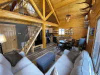 Beautiful Comfy Alaskan Log Home 1