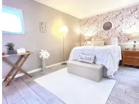 Luxe Villa- mins from Mohegan Sun with fireplace, jacuzzi, sauna/pools, and spa